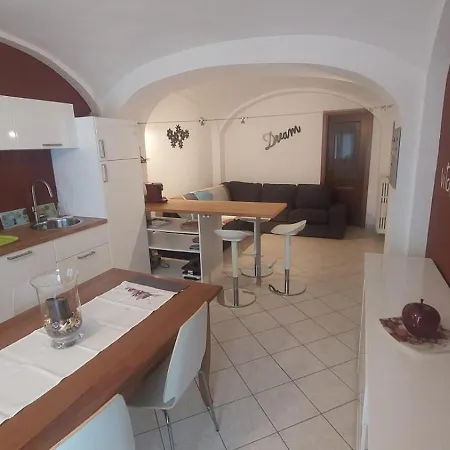 La Petite Maison Fleur Apartment *